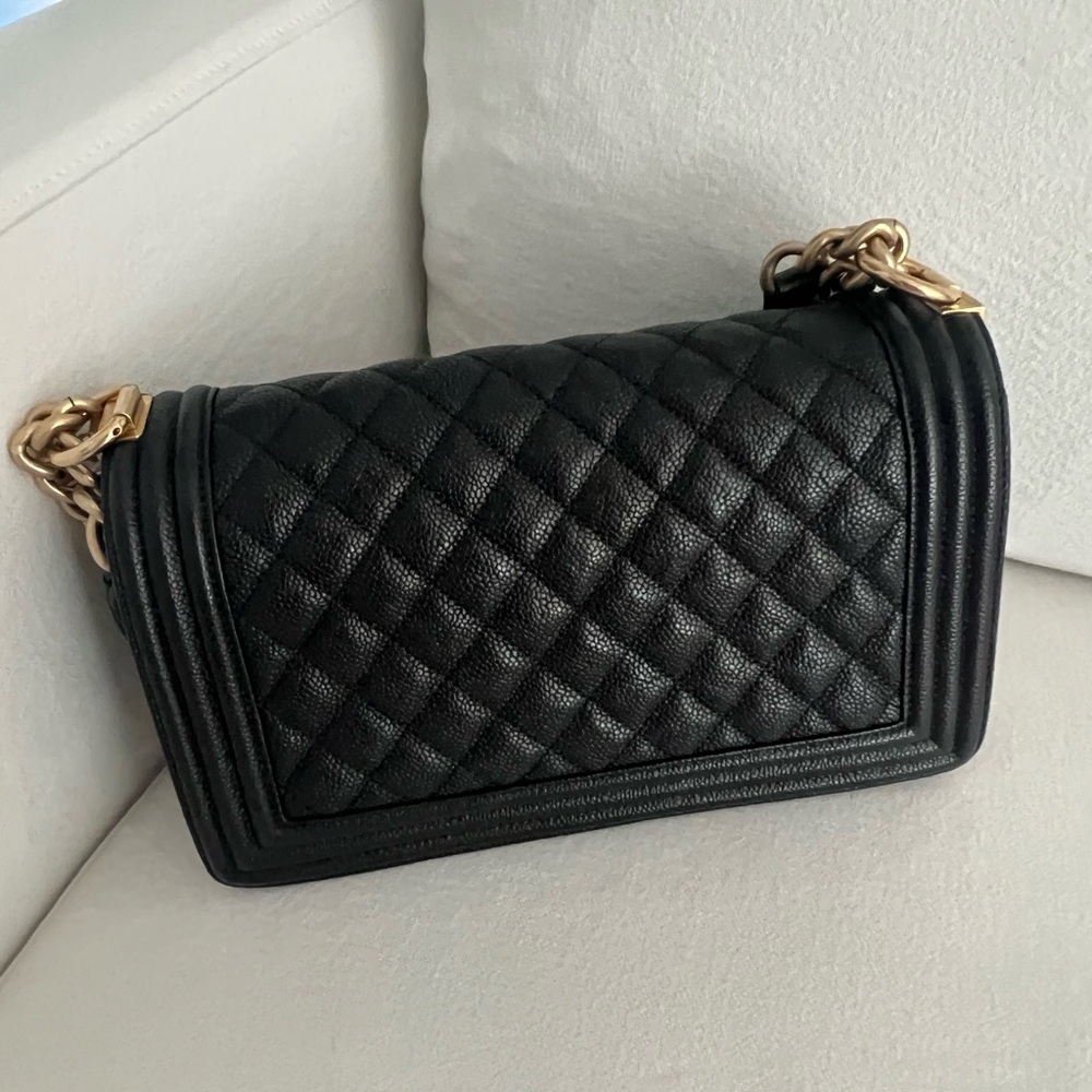 CHANEL Boy Bag in caviar (black, gold hardware) - Picture 2 of 5